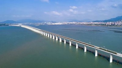 攀钢钢轨助力我国首条跨海高铁全线贯通
