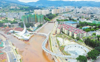 乘势突围以重大项目跑出发展“加速度”