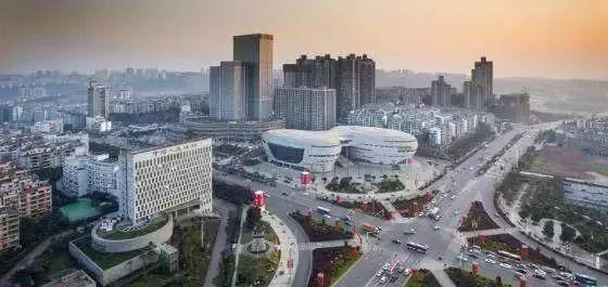 西昌大干快上推动项目“加速跑”