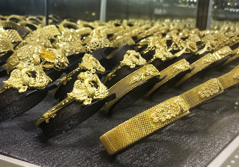 现货黄金创历史新高！大妈后悔买少了，商家：忙到下午2点才吃饭