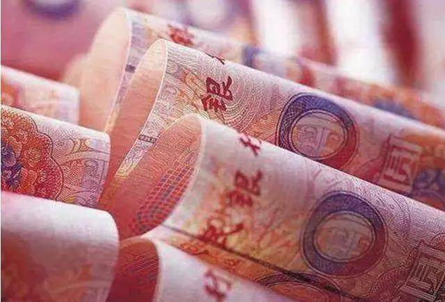离岸人民币跌破7.20关口，普通人如何应对汇率波动？
