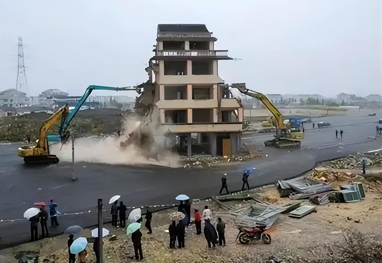 上海钉子户张新国：扬言要6套房产加1亿，坚守14年，最终败给现实